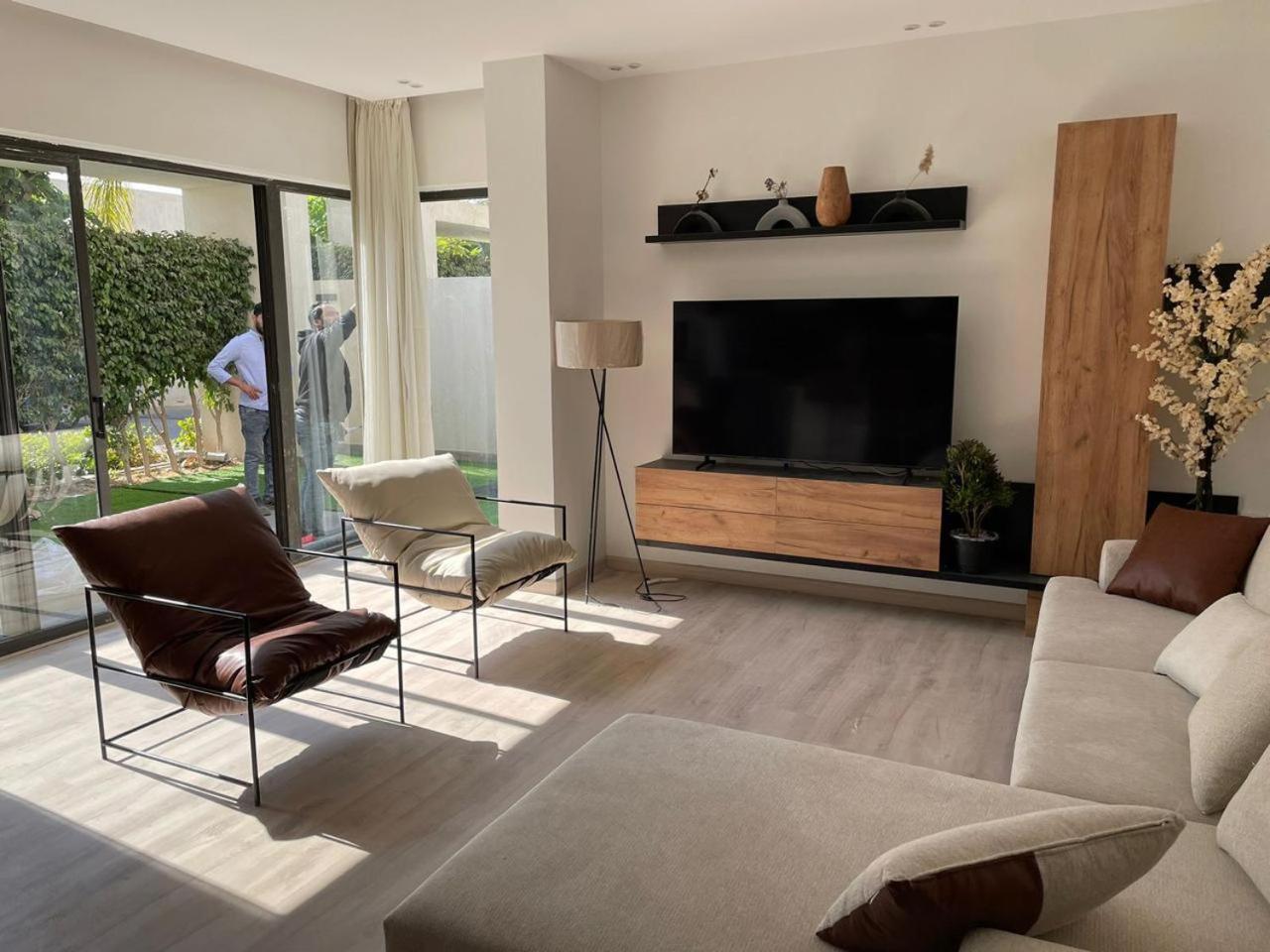 Ground Apartment 2-Bedrooms In Lake View Residence Amazing Price! New Cairo Exterior foto