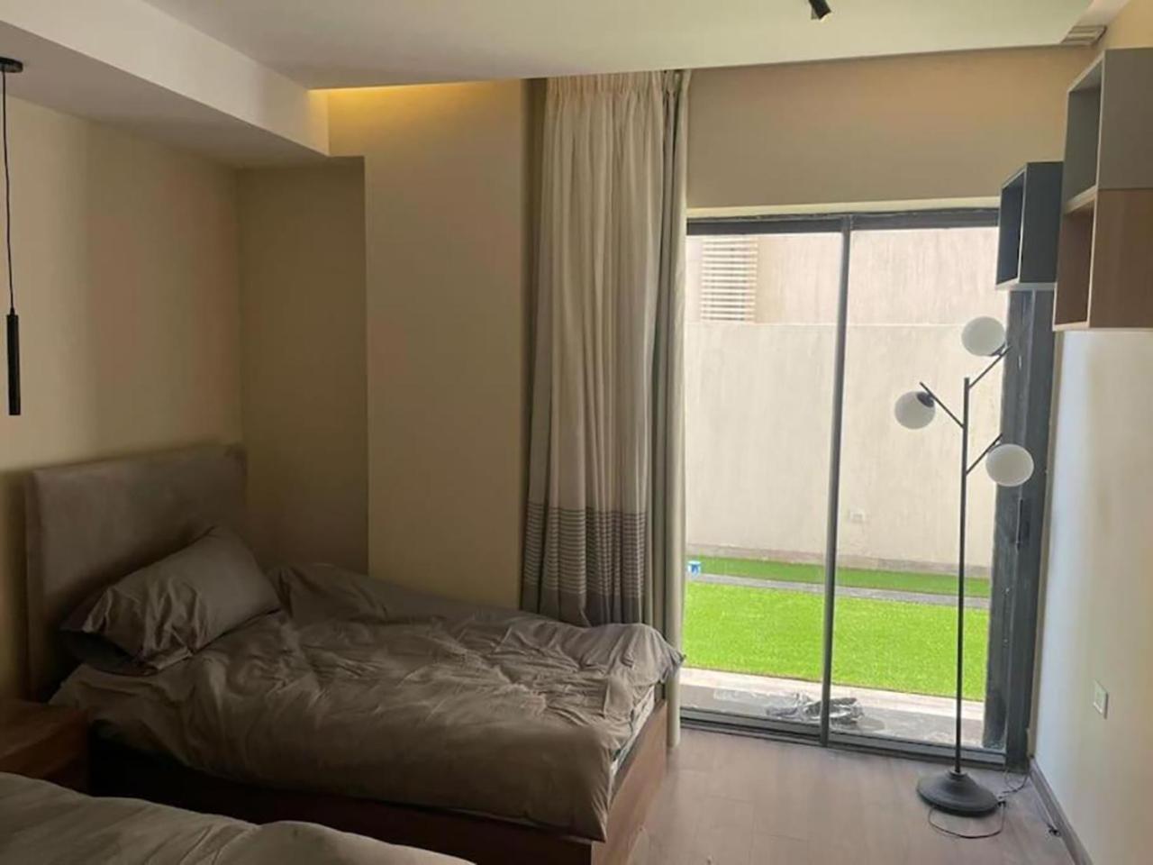 Ground Apartment 2-Bedrooms In Lake View Residence Amazing Price! New Cairo Exterior foto